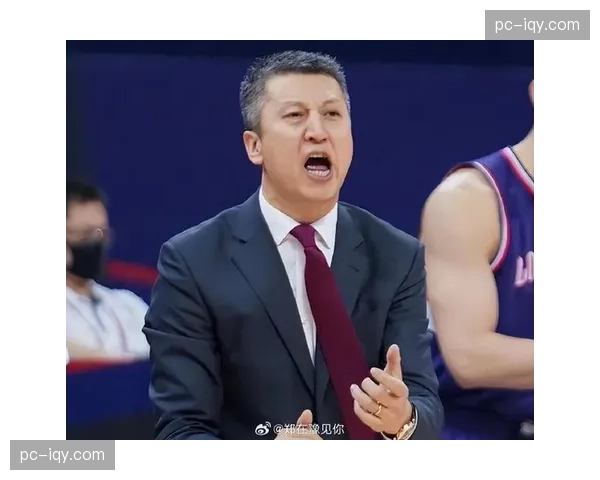 官方：广州龙狮主教练郭士强因个人家庭原因暂时离队，助理教练代为指挥